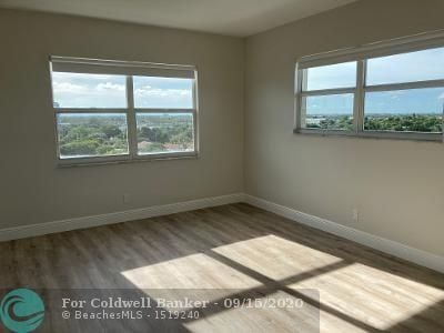 Building Photo - 2555 NE 11th St