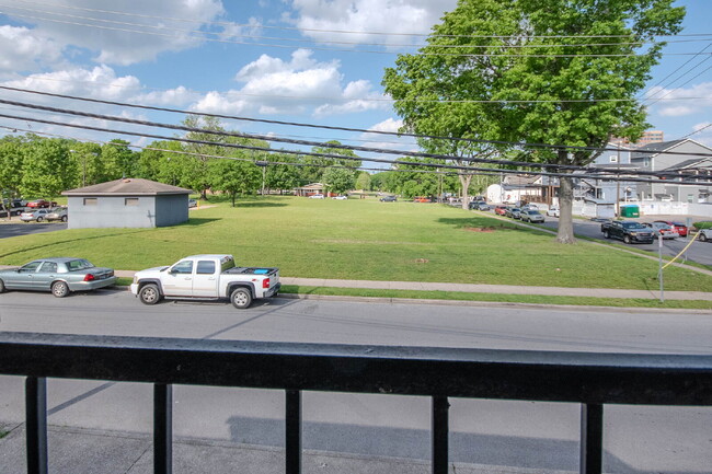 Foto del edificio - Amazing Location! View of Centennial Park!...