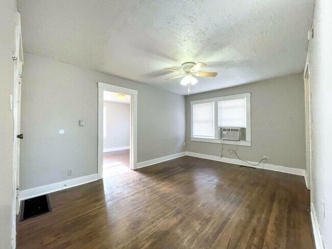 Foto del edificio - 112 N Plum St.