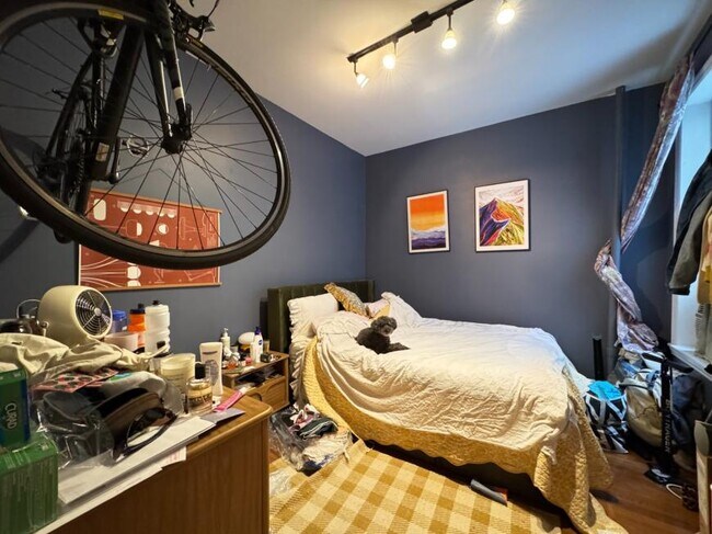 Foto del edificio - 3 bedroom in Brooklyn NY 11238