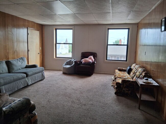 Building Photo - 2 Bedroom/2 Bath with office Space