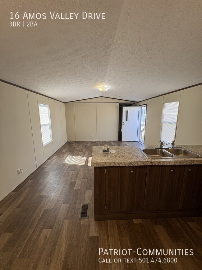 Foto del edificio - 16 Amos Valley Dr