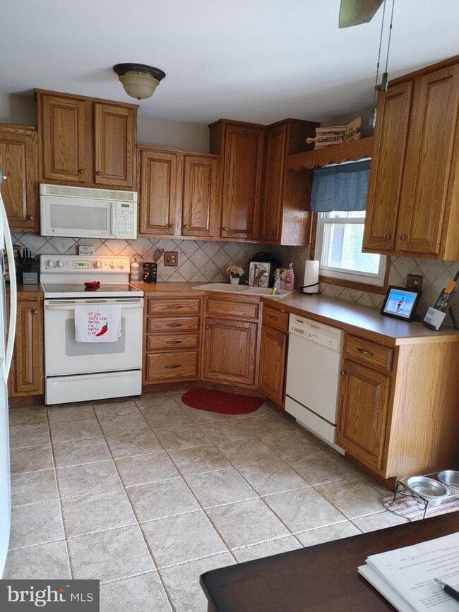 Building Photo - 1519 Spring Garden Dr