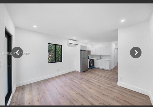 Foto del edificio - 6915 NW 4th Ct