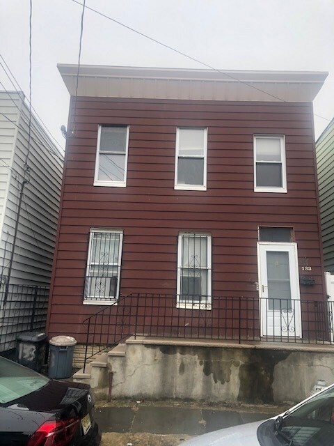 Primary Photo - 133 Cottage St