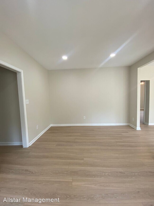 Building Photo - 4 br, 3 bath House - 797 N Merton St