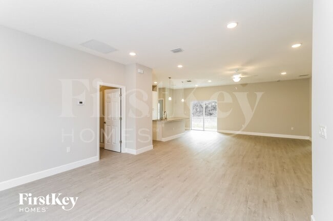 Building Photo - 3021 Tropical Cir SE