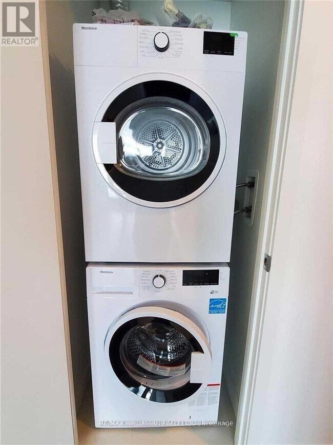 Photo du bâtiment - 125 Blue Jays Way