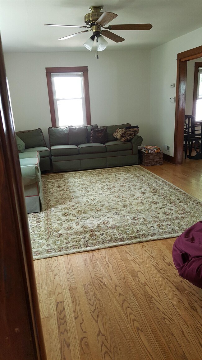 Foto del edificio - 7220 Elmwood Ave