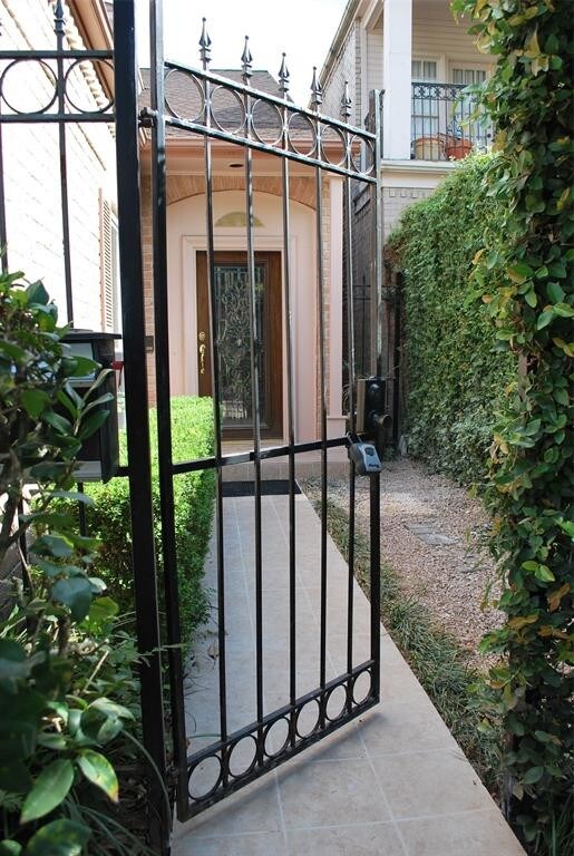 Foto del edificio - 9518 Bayou Brook St