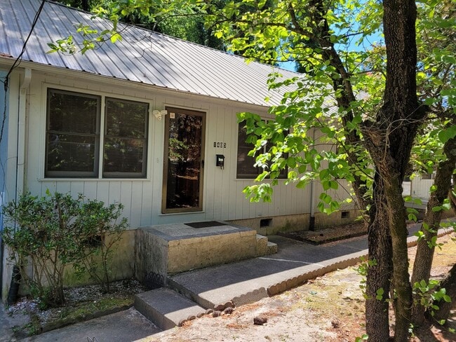 Building Photo - 1405 Briarcliff Dr