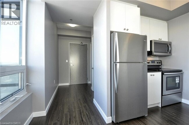 Building Photo - 150 Water St N