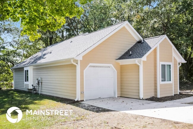 Building Photo - 2 Pipers Glen Ct