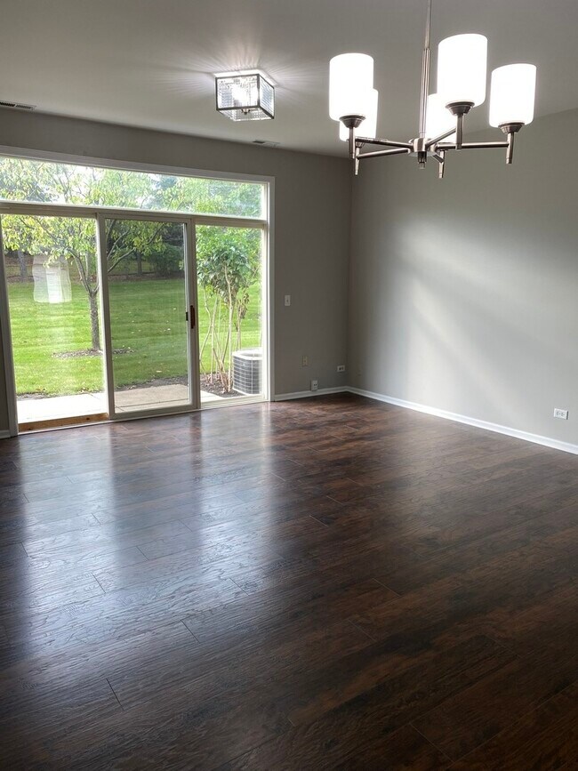 Foto del edificio - 3054 Falling Waters Ln