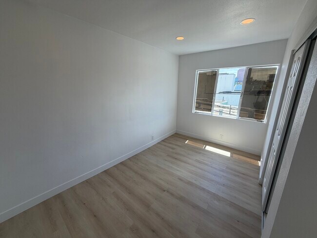 Foto del edificio - 478 S San Vicente Blvd