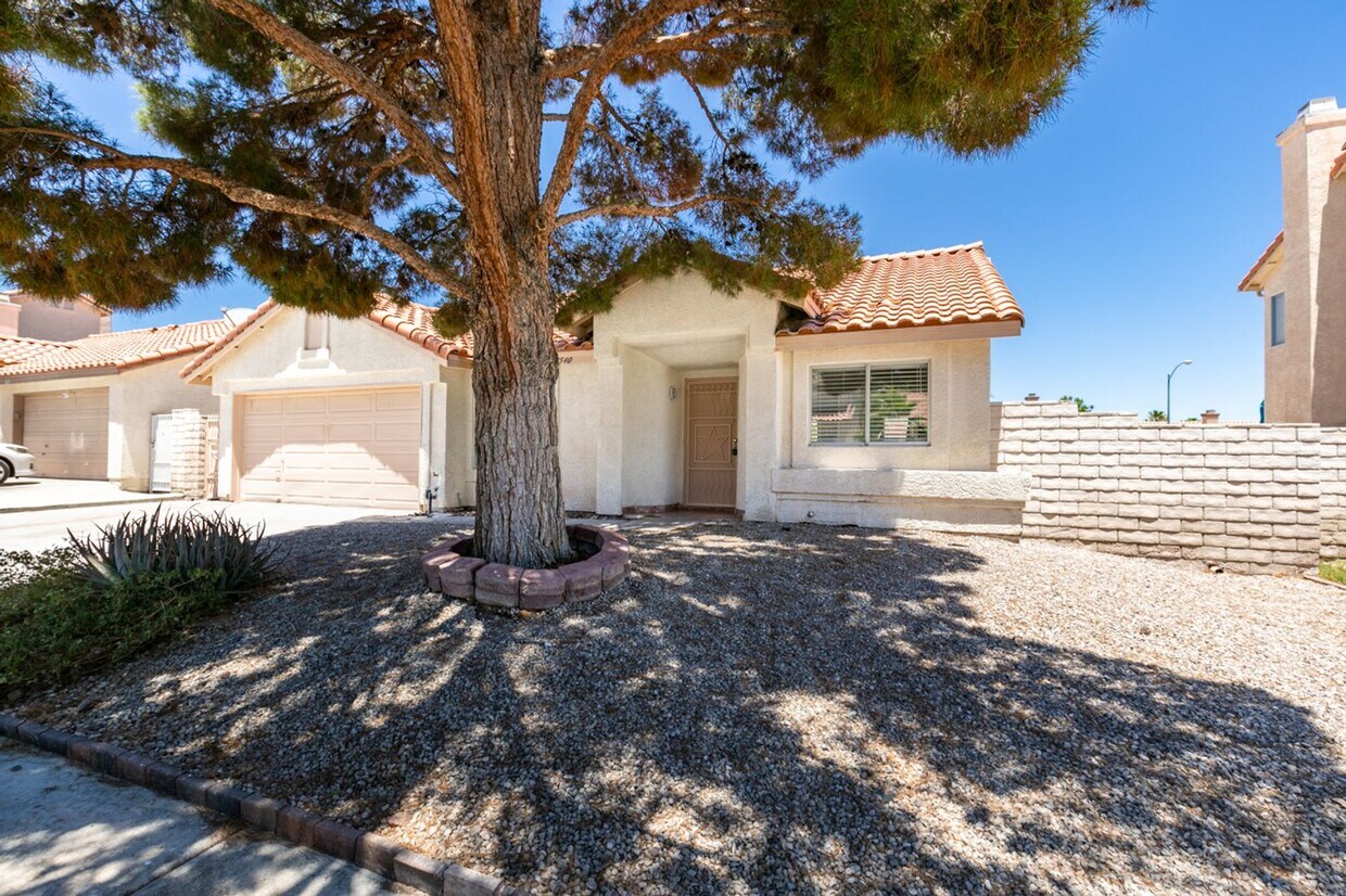 Primary Photo - 2 bedrooms 2 bathrooms single story house ...