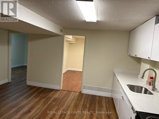 Building Photo - 72 Brimstone Crescent