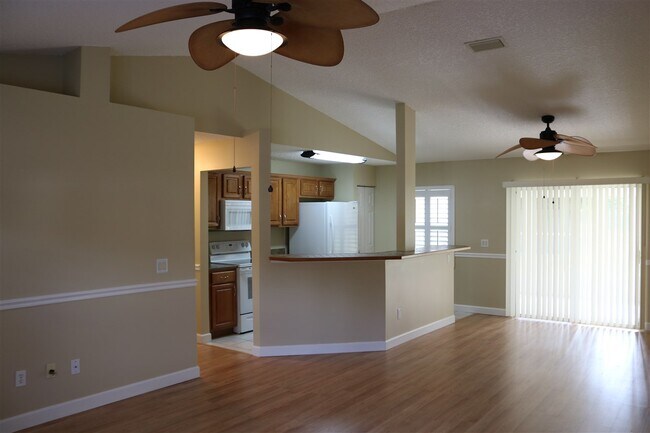 Building Photo - 4016 White Pine Ln