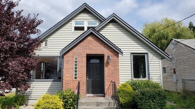 Building Photo - 4856 Naomi Ave