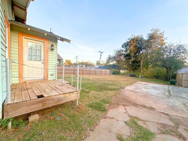 Foto del edificio - 1628 NE 12th St