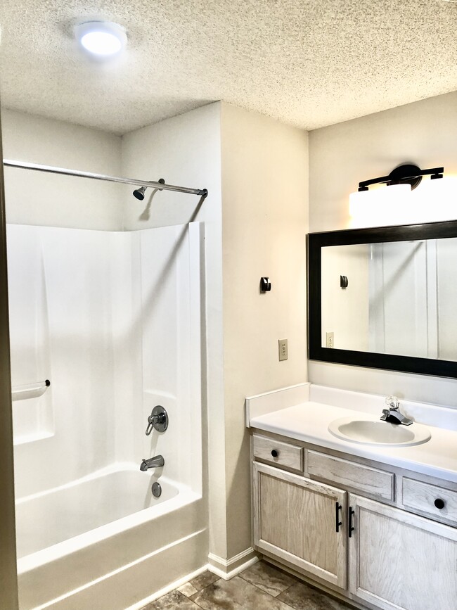 Building Photo - 803 Moultrie Ct