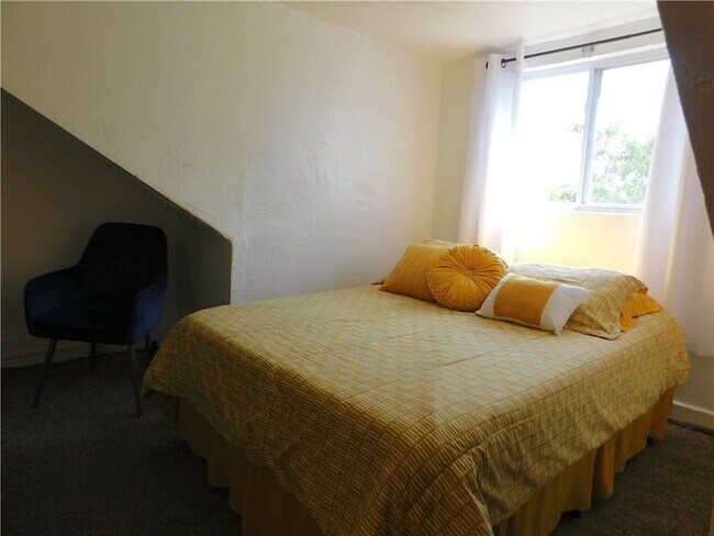Foto del edificio - 5365 Hillcrest St