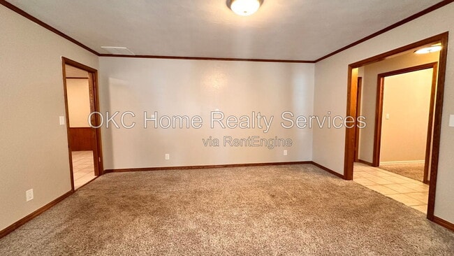 Building Photo - 6316 N Drexel Blvd