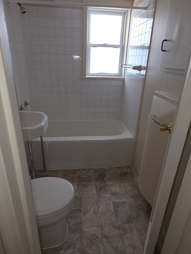 Building Photo - 50 Cross Rd