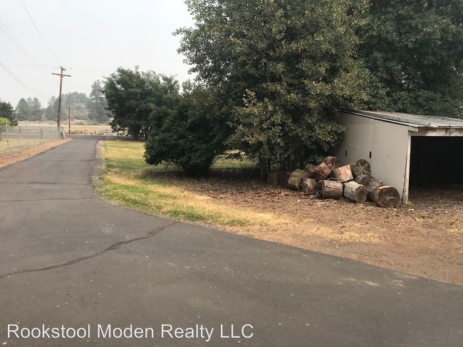 Foto del edificio - 3 br, 1 bath House - 36334 Modoc Point Rd