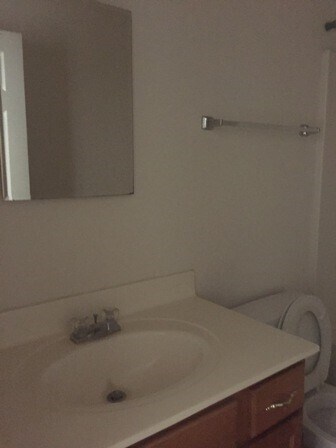 Foto del edificio - 760 Village Dr