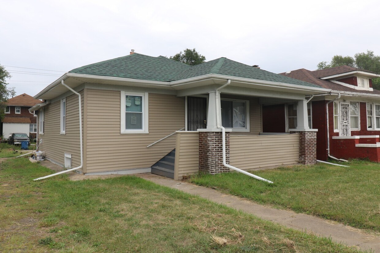 Primary Photo - Large Home Near Hospital