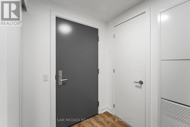 Photo du bâtiment - 86 Dundas St E