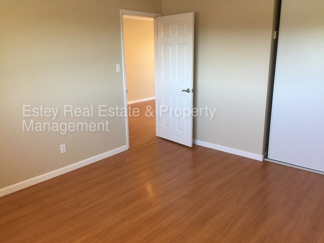 Building Photo - Benicia Upstairs Condo 1 Bedroom & 1 Bathroom