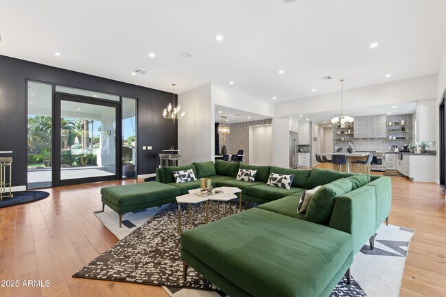 Foto del edificio - 4601 N Royal View Dr