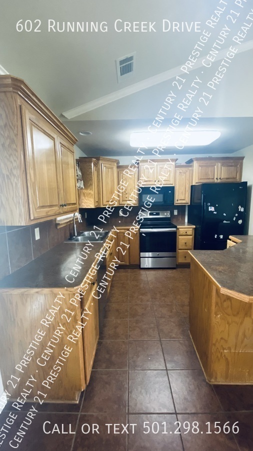 Building Photo - 602 Running Creek Dr