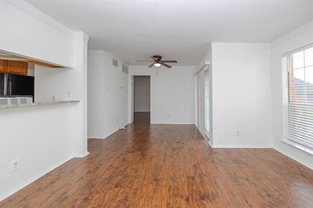 Building Photo - 18333 Roehampton Dr