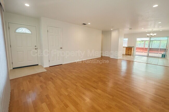 Foto del edificio - 120 Ward Ct