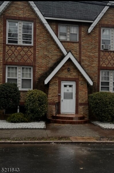 Primary Photo - 52 Midland Pl
