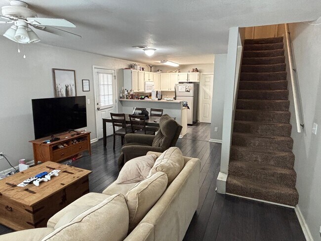Foto del edificio - 799 Timberwood Cir E