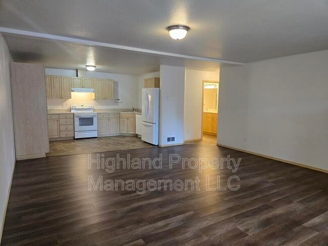 Building Photo - 1063 NE B St