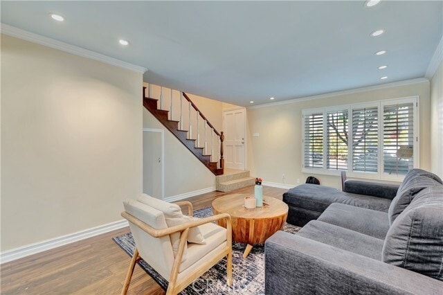 Building Photo - 700 W Walnut Ave