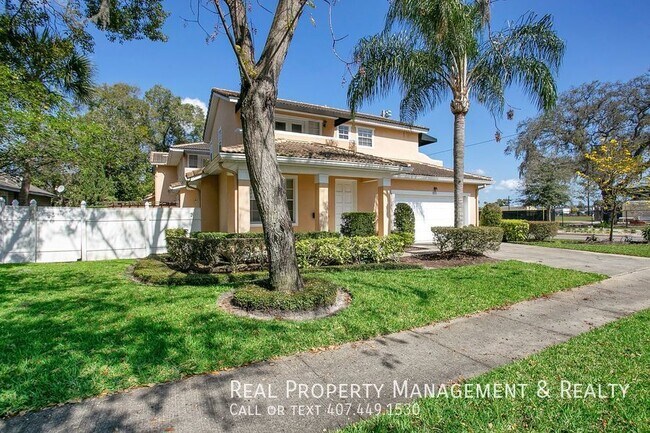 Building Photo - 3 BR / 3 BA with Office Townhouse In Winte...