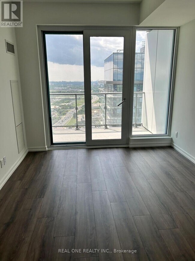Photo du bâtiment - 1000 Portage Pkwy