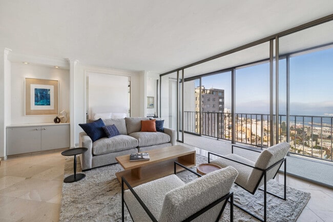 Building Photo - 999 Green St