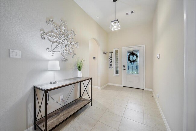 Building Photo - 21310 Echo Manor Dr