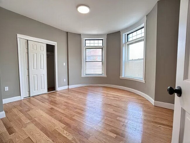 Foto del edificio - 5-bed 2-bath New Remodel in Cleveland Circle