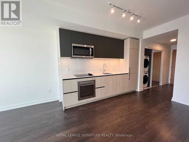 Photo du bâtiment - 150 Logan Ave