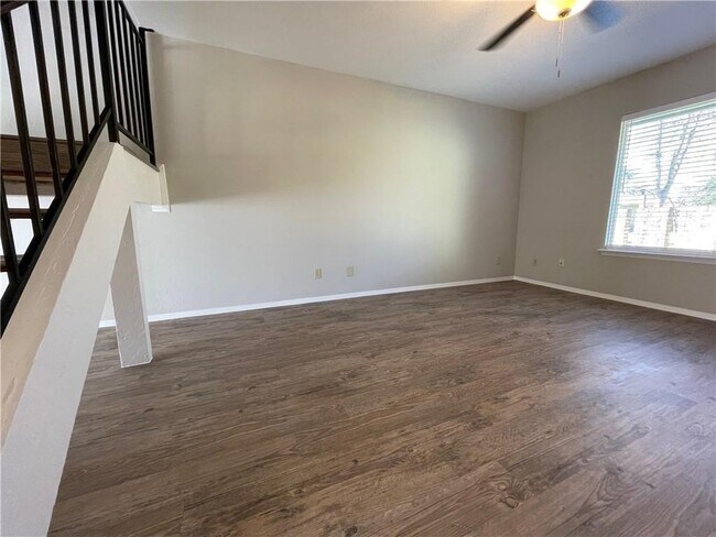 Foto del edificio - 5061 Fort Clark Dr