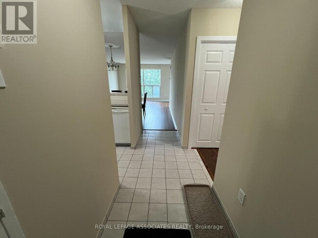 Photo du bâtiment - 2177-2177 Burnhamthorpe Rd W