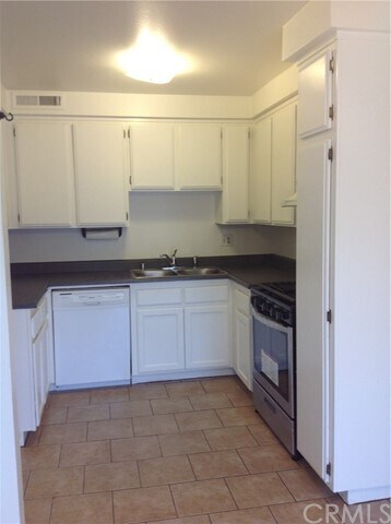 Building Photo - 1430 Badillo St